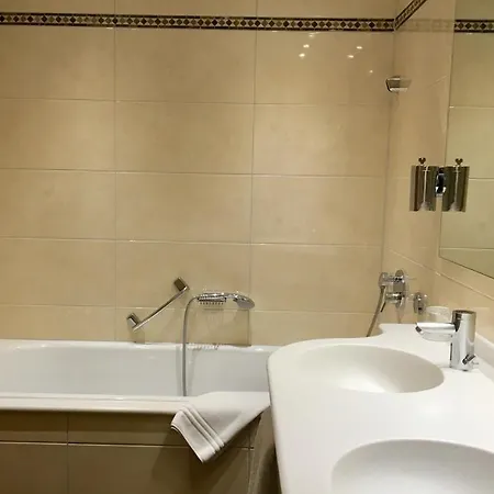 Engel Hotell 3*
